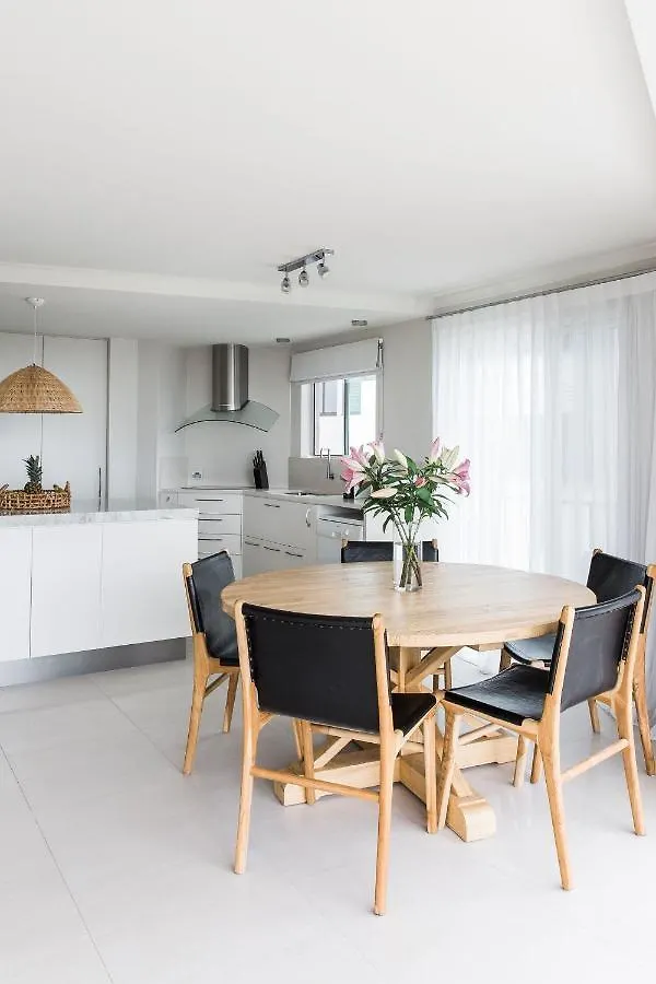 Sunshine Retreat Offers Ocean Views And Style Apartment Sunshine Beach
